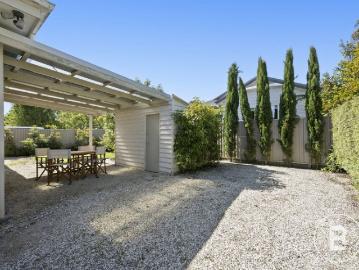 Buninyong, Scotsburn - Equipped kitchen