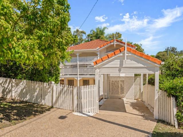 Gorgeous family oasis in leafy blue ribbon locale