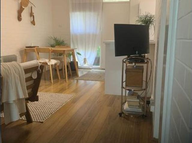 GORGEOUS F/F and CONVENIENTLY LOCATED