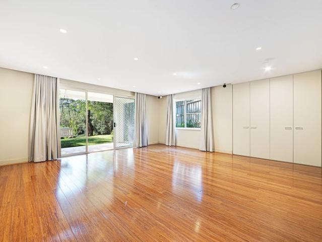 Gorgeous Four Bedroom Townhouse in Sought After Estate with Resort Style Facilities
