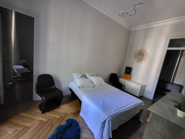 Gorgeous flat conveniently located, Lyon Amsterdam Apartments for Rent