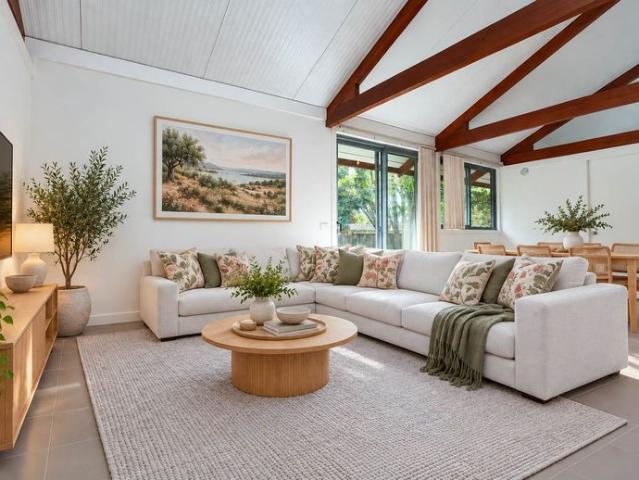 GORGEOUS FREESTANDING VILLA PET FRIENDLY!