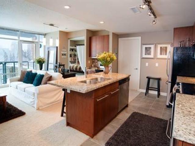 Gorgeous Fully Furnished 1st Street Executive Condo for Rent!
