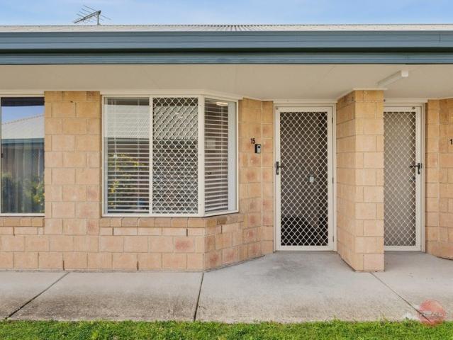 GORGEOUS, FULLY RENO'D UNIT PERFECT FOR SINGLE, MATURE AGED TENANT