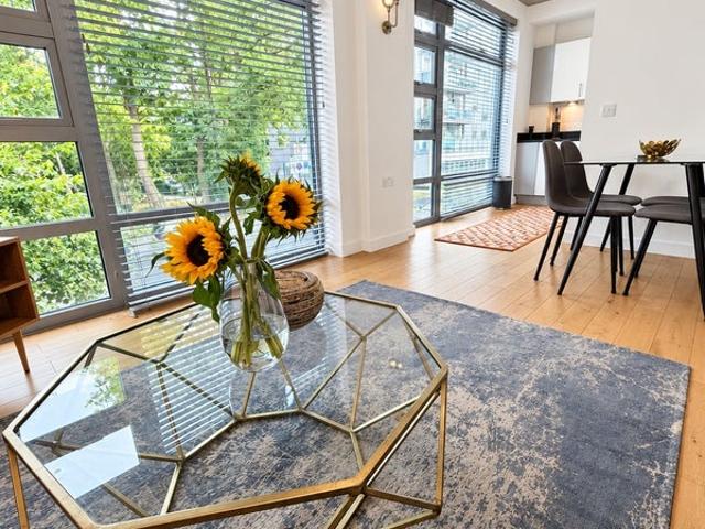 Gorgeous high end 2bed flat 15m Moorgate Move asap