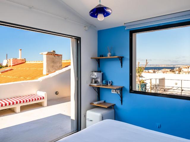 Gorgeous home. Rare property in the Calanques of Marseille – exceptional seaside house with terraces, patio, hammam, jacuzzi, and sea views, Marseille Amsterdam Apartments for Rent