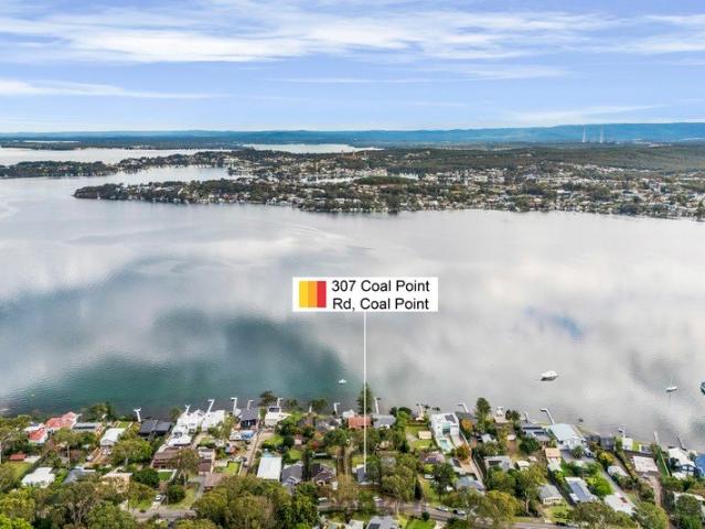 GORGEOUS LAKE VIEWS WALKING DISTANCE TO COAL POINT SCHOOL