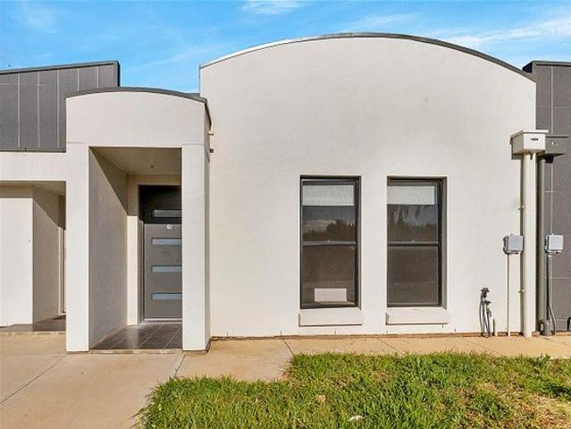 Gorgeous living on Jeffrey!