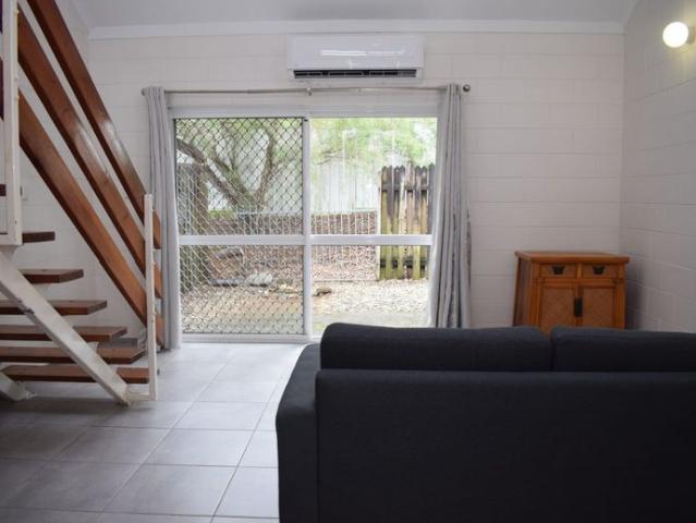 GORGEOUS LOFT TOWNHOUSE – FULLY FURNISHED CAT FRIENDLY