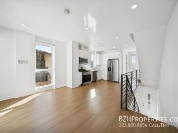Gorgeous Modern Townhouse In Prime Mid City