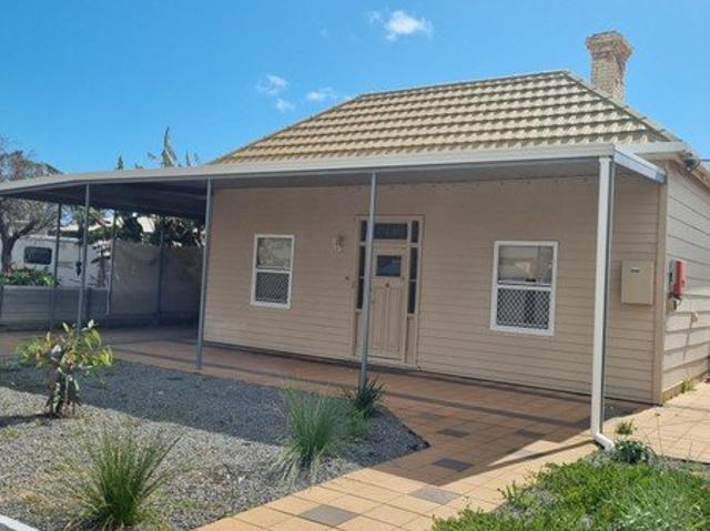 Gorgeous Older Style Home Located Close to the CBD AVAILABLE NOV