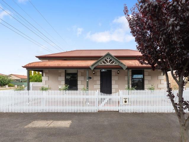 Gorgeous One Bedroom Home in Center of Town