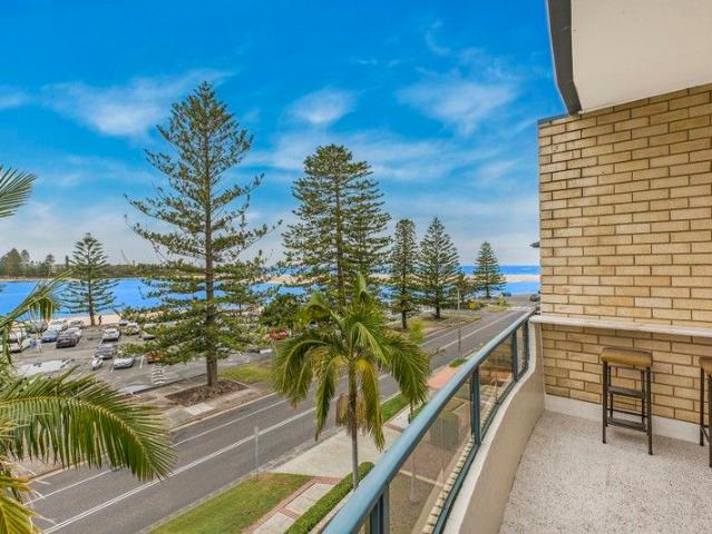 GORGEOUS OVERSIZE RENOVATED 4 BEDROOM PENTHOUSE