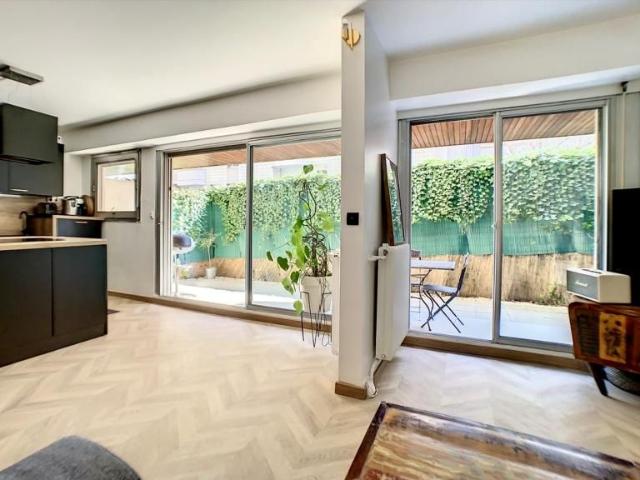 Gorgeous & pretty apartment, Paris Amsterdam Apartments for Rent