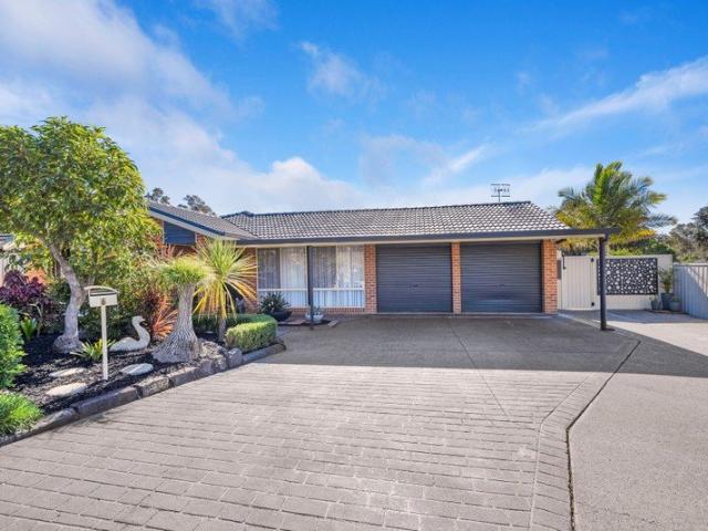 Gorgeous presentation, pool & caravan parking