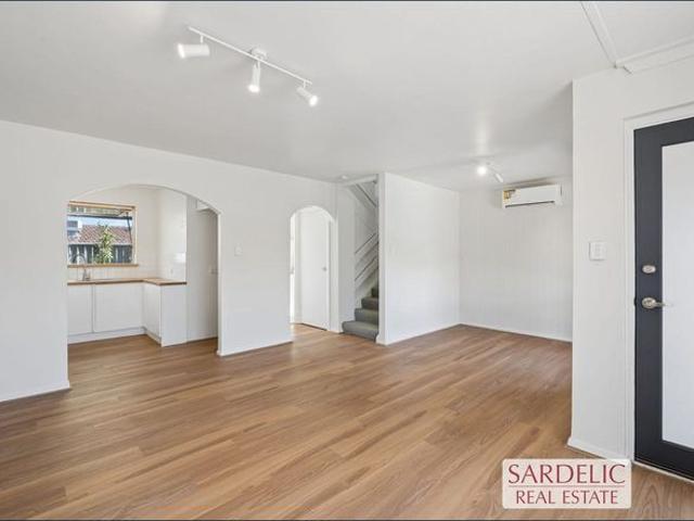 GORGEOUS RENOVATED TOWNHOUSE