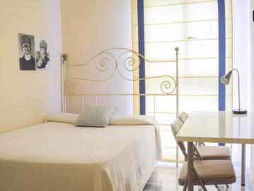 Gorgeous room for rent in 4 bedroom apartment, Las Gondolas