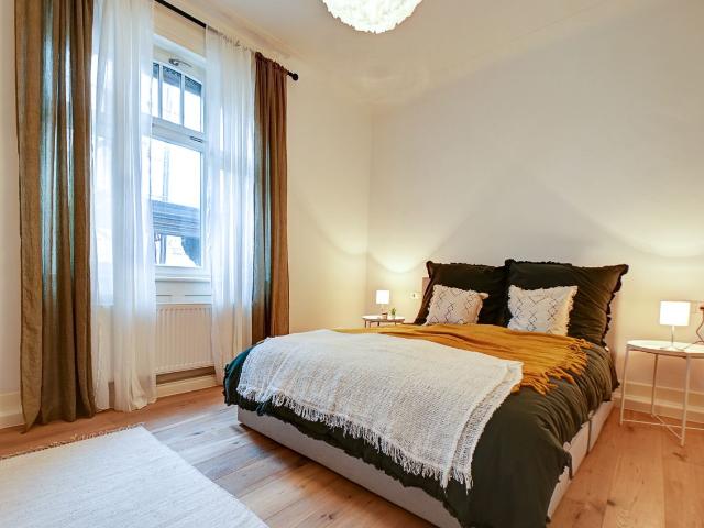 Gorgeous, spacious 2 Room Apartment in Stuttgart, Stuttgart Amsterdam Apartments for Rent