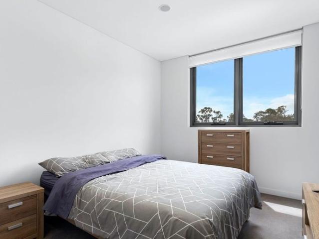 Gorgeous, Spacious One Bedroom Apartment in a Sought After Norwest Location, Moments from the Lake, Restaurants & Cafés