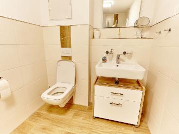 Gorgeous & spacious suite with nice city view, Frankfurt Amsterdam Apartments for Rent