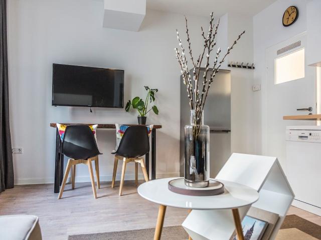 Gorgeous studio in Düsseldorf, Dusseldorf Amsterdam Apartments for Rent