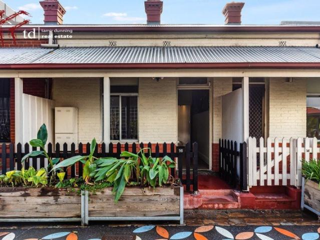 Gorgeously renovated Cottage with rear lane access and carpark