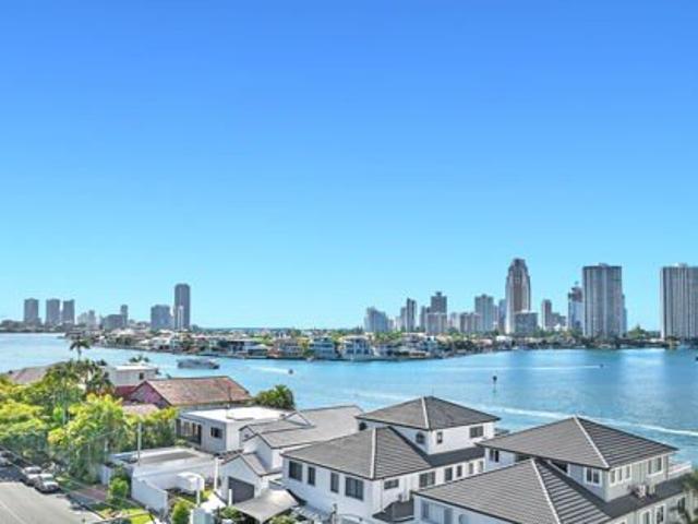 Gorgeours Penthouse style 4 Bedrooms 4 Bathrooms Apartment in the heart of Surfers Paradise !