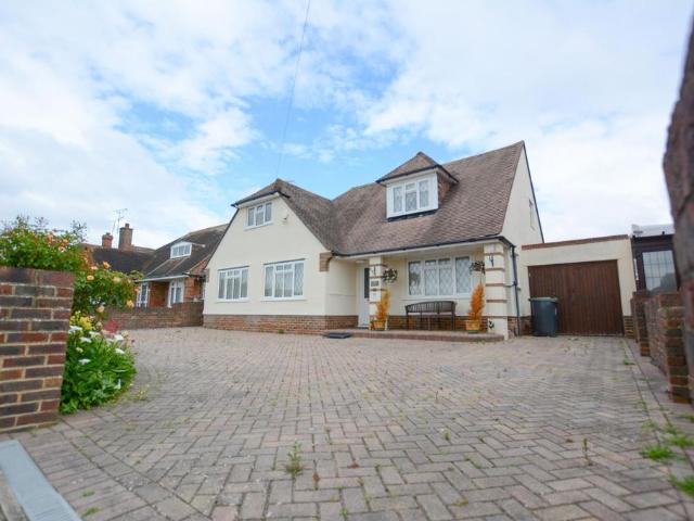 Goring by Sea, Worthing BN12 5 bed detached house to rent £2,700 pcm £623 pw