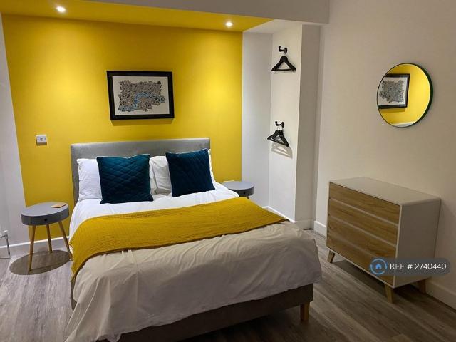 Goring By Sea, Worthing, BN12 Studio to rent £950 pcm £219 pw