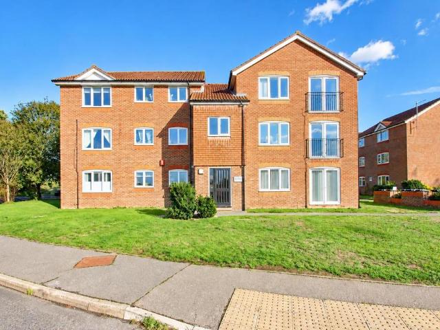 Goring Street, Worthing BN12 2 bed flat to rent £1,250 pcm £288 pw