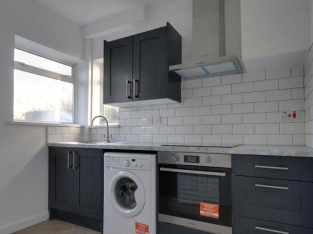 Goring Way, Greenford UB6, 2 bed maisonette to rent, £1,800 pcm | PrimeLocation