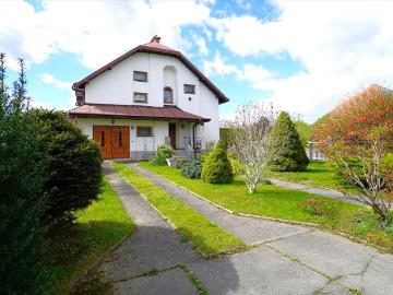 Przestronny dom 165 m2 z ogrodem i garażem w Gorlicach