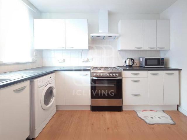 Gorman Road, London 2 bed flat to rent £1,751 pcm £404 pw
