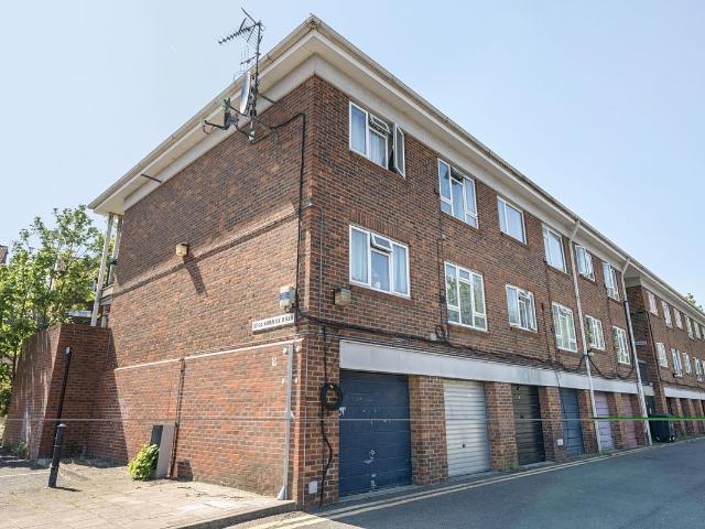 Gorman Road, London SE18, 1 bed flat to rent, £1,400 pcm | PrimeLocation