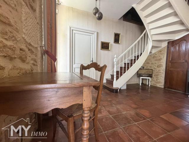 GORNAC Maison en pierre de caractère avec dépendances et g. 161m² Gornac