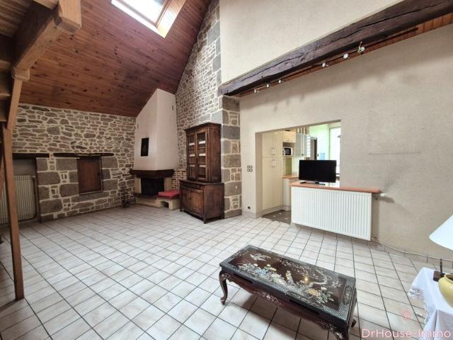 GORRON centre, immeuble composé d'une maison d'habitation, bureau, garage