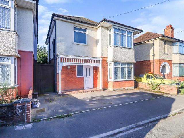 Gorsecliff Road, Bournemouth BH10 4 bed property to rent £2,400 pcm £554 pw