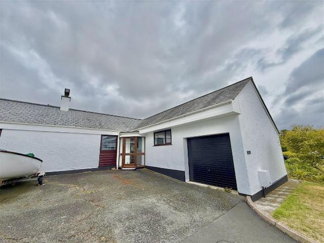 Gorseddfa, Criccieth LL52, 2 bed semi detached bungalow to rent, £850 pcm | PrimeLocation