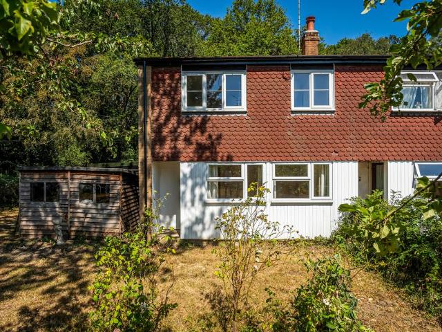 Gostrode Lane, Chiddingfold. 3 bed semi detached house to rent £2,250 pcm £519 pw