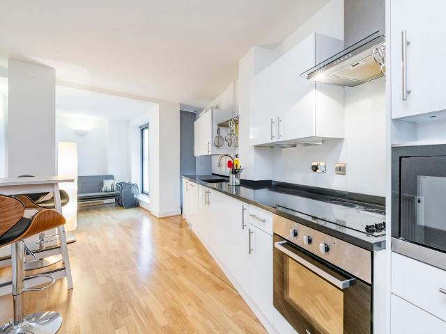 Goswell Road, Angel EC1V, 1 bed flat to rent, £2,600 pcm | PrimeLocation