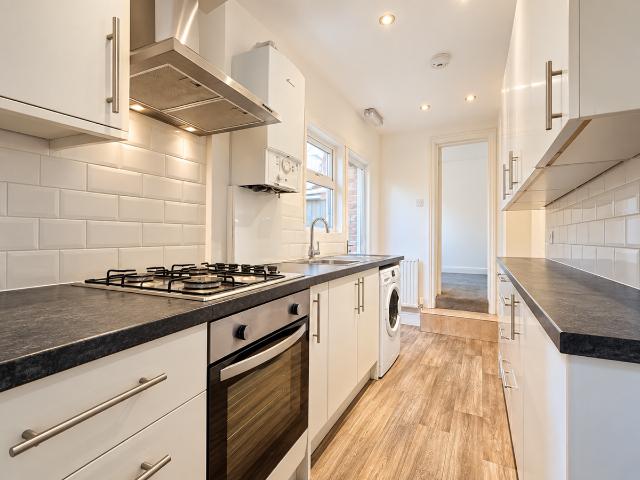 Gosbrook Road, Caversham, Reading RG4, 4 bed terraced house to rent, £1,595 pcm | PrimeLocation