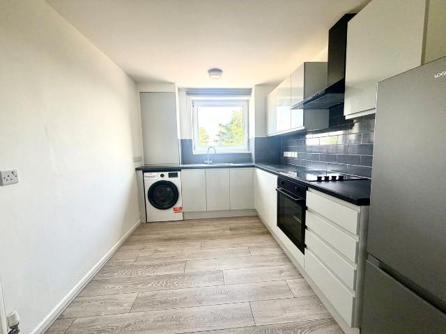 Gosfield Road, Dagenham RM8, 3 bed flat to rent, £1,925 pcm | PrimeLocation