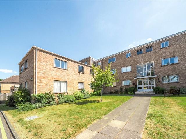Gosford Hill Court, Bicester Road, Kidlington OX5, 3 bed flat to rent, £1,500 pcm | PrimeLocation