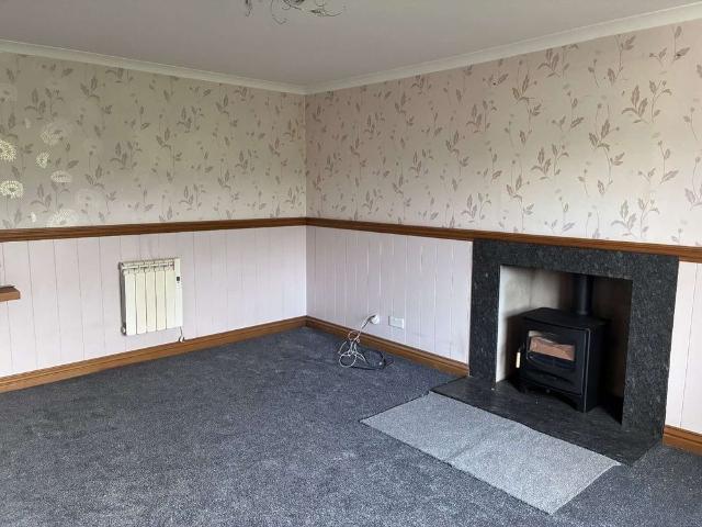 Gosland Farmhouse is a detached farmhouse in a peaceful rural setting near Kilbucho, approximately 3 miles from both Biggar and Broughton, with convenient access to Edinburgh and Glasgow