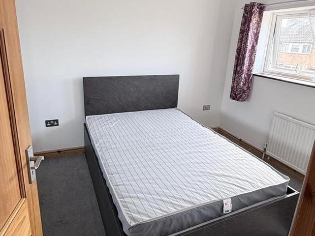 Gosling Road, Slough SL3 1 bed in a house share to rent £800 pcm £185 pw