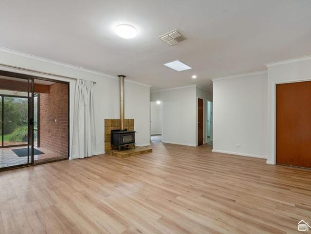 GOSNELLS 3x2 COUNTRY CHARM MEETS SUBURBAN CONVENIENCE