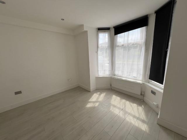 Gossage Road, London SE18, 1 bed flat to rent, £1,300 pcm | PrimeLocation