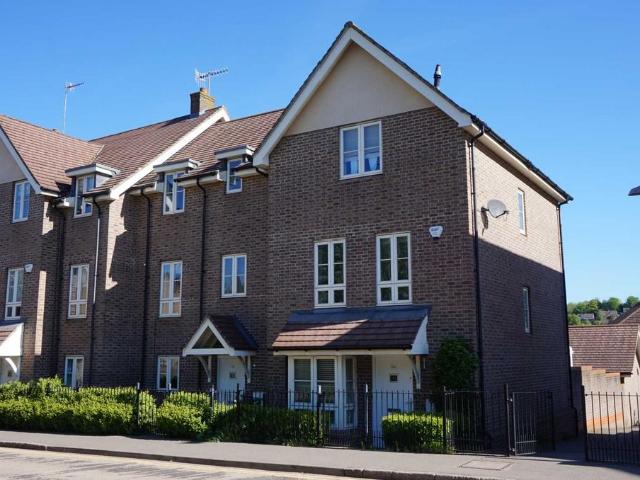 Gossoms End, Berkhamsted HP4 5 bed townhouse to rent £2,500 pcm £577 pw