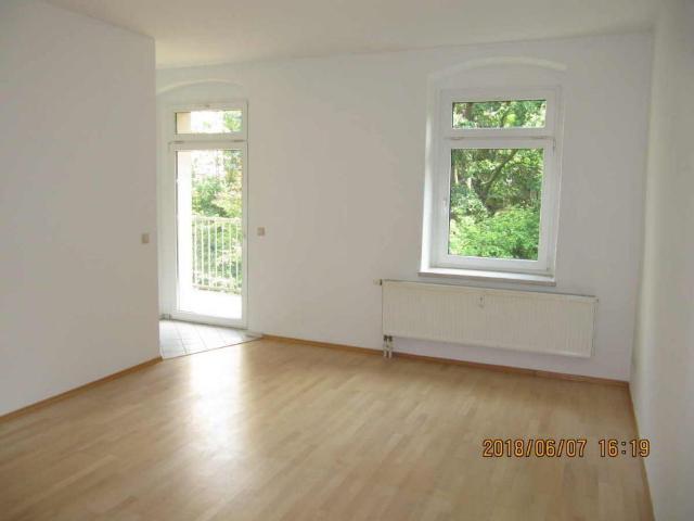 Goßzügig gestaltet mit Balkon zum Garten