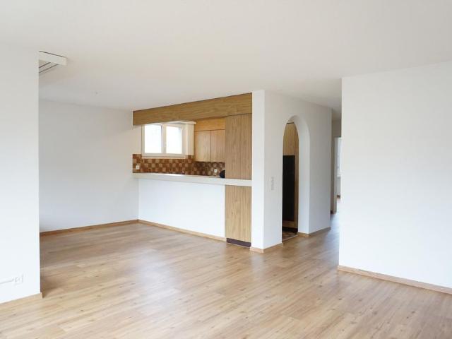 Gosszügige 3.5 Zimmer Wohnung an zentraler Lage